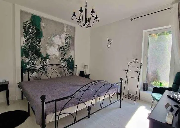 בית נופש Beachfront In 54818