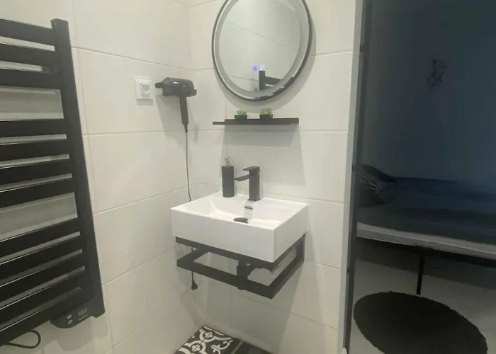 בית נופש Beachfront In 54818 *